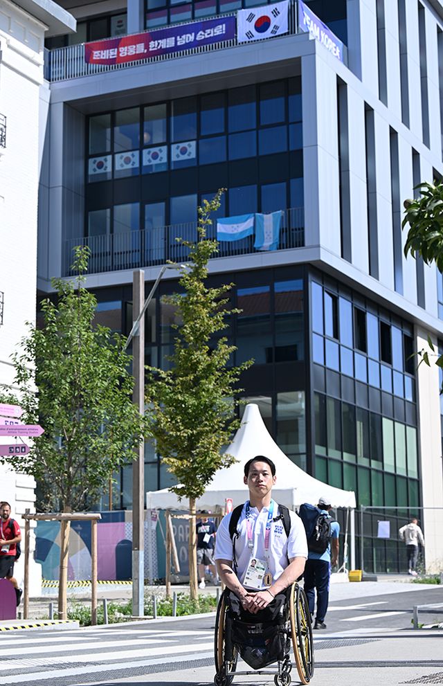 장애인 귀화 1호 패럴림피언 원유민(36)이 국제패럴림픽위원회(IPC) 선수위원에 도전한다. 원유민은 26일(한국시간) 프랑스 파리 2024 파리 패럴림픽대회 선수촌에서 첫 공식 선거 운동을 시작했다. 대한장애인체육회 제공