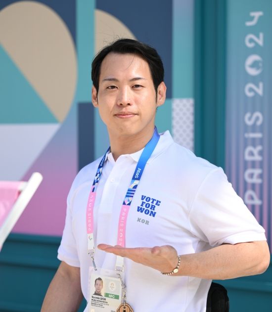 장애인 귀화 1호 패럴림피언 원유민(36)이 국제패럴림픽위원회(IPC) 선수위원에 도전한다. 원유민은 26일(한국시간) 프랑스 파리 2024 파리 패럴림픽대회 선수촌에서 첫 공식 선거 운동을 시작했다. 대한장애인체육회 제공
