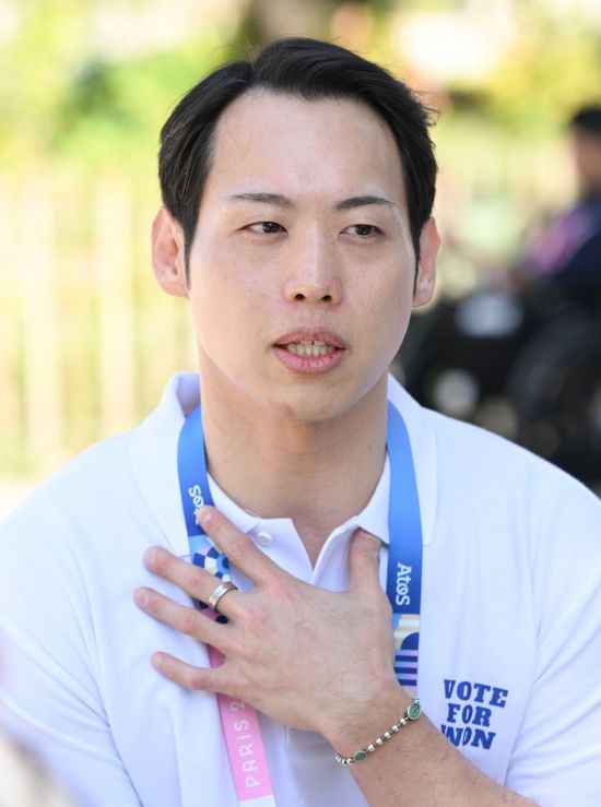 장애인 귀화 1호 패럴림피언 원유민(36)이 국제패럴림픽위원회(IPC) 선수위원에 도전한다. 원유민은 26일(한국시간) 프랑스 파리 2024 파리 패럴림픽대회 선수촌에서 첫 공식 선거 운동을 시작했다. 대한장애인체육회 제공