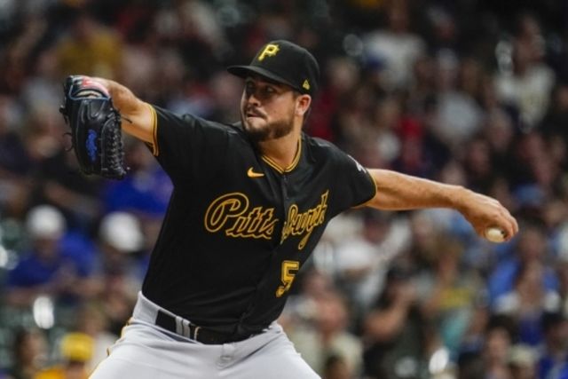 KIA는 28일 대체 외국인 선수로 투수 스타우트와 연봉 4만5000달러(6000만원)에 계약을 맺었다"고 발표했다. 그는 올 시즌 대만프로야구(CPBL) 중신 브라더스 소속으로 20경기에 등판(선발 등판 19경기), 113⅔이닝 투구하며 10승 5패 평균자책점 2.77을 기록했다. KIA는 12승을 기록 중인 제임스 네일이 지난 24일 창원 NC 다이노스전에서 맷 데이비슨 강습타구에 얼굴을 맞아 턱 골절 진단을 받고 25일 수술을 받으면서 그를 대체할 외인 투수가 긴급히 필요한 상황이었다. 연합뉴스