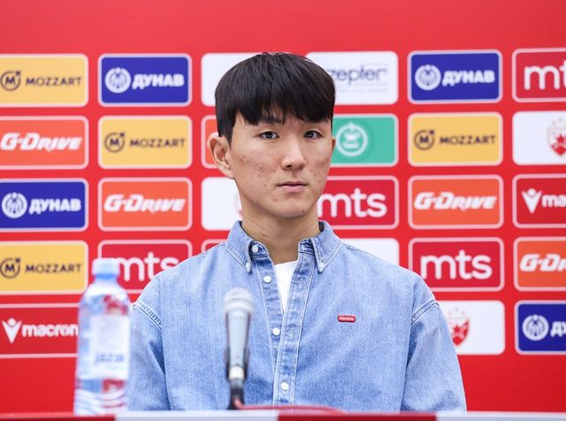 세르비아 매체 텔레그라프가 29일(한국시간) 황인범이 2024-2025시즌 유럽축구연맹(UEFA) 챔피언스리그 본선 진출을 확정한 즈베즈다에 잔류한다고 보도했다.&nbsp; 즈베즈다는 이날 세르비아 베오그라드에 있는 슈타디온 라이코 미티치에서 열린 보되글림트(노르웨이)와의 대회 예선 플레이오프 2차전에서 2-0으로 승리했다.&nbsp;즈베즈다가 챔피언스리그 진출에 성공하면서 황인범의 잔류 가능성이 높아지고 있다. 즈베즈다