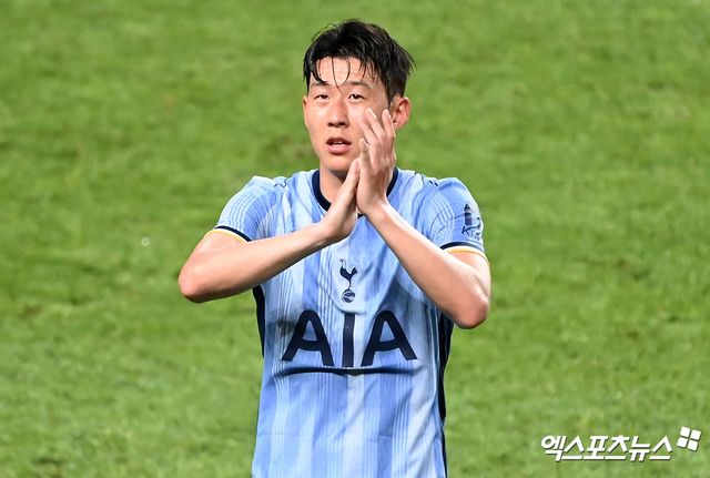 포스테코글루 감독은&nbsp;2일 여의도 모처에서 열린&nbsp;바이에른 뮌헨과의 '쿠팡플레이 시리즈 2경기' 경기 전 기자회견에서 손흥민이 어린 선수단에 반드시 필요한 존재라고 말했다.&nbsp; 지난달 31일 서울월드컵경기장에서 열린 팀 K리그와의 경기에서&nbsp;4-3으로 승리한 토트넘은 이제 뮌헨과 이번 프리시즌 첫 번째 친선 경기를 치른다. 두 팀은 오는 11일 런던으로 자리를 옮겨 토트넘 홋스퍼 스타디움에서 두 번째 친선 경기를 벌인다. 엑스포츠뉴스DB
