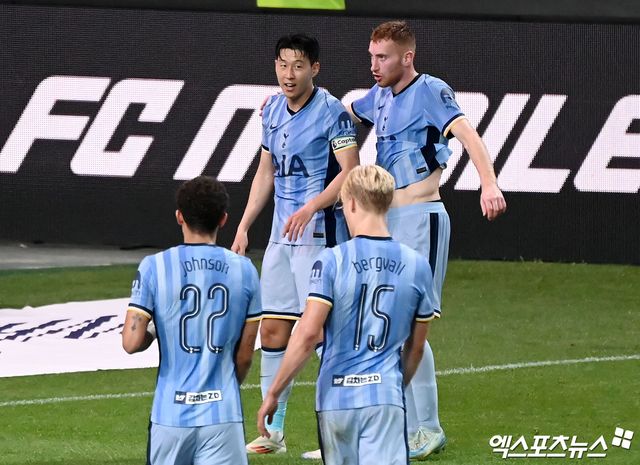 포스테코글루 감독은&nbsp;2일 여의도 모처에서 열린&nbsp;바이에른 뮌헨과의 '쿠팡플레이 시리즈 2경기' 경기 전 기자회견에서 손흥민이 어린 선수단에 반드시 필요한 존재라고 말했다.&nbsp; 지난달 31일 서울월드컵경기장에서 열린 팀 K리그와의 경기에서&nbsp;4-3으로 승리한 토트넘은 이제 뮌헨과 이번 프리시즌 첫 번째 친선 경기를 치른다. 두 팀은 오는 11일 런던으로 자리를 옮겨 토트넘 홋스퍼 스타디움에서 두 번째 친선 경기를 벌인다. 엑스포츠뉴스DB