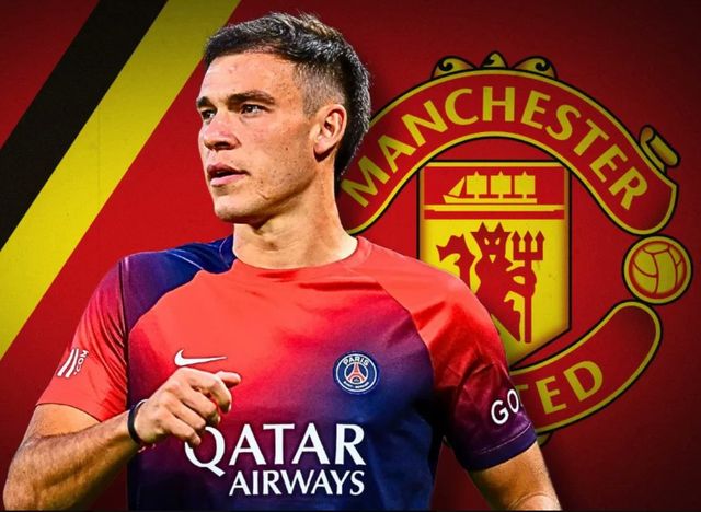 이강인 입단 동기 마누엘 우가르테, 절친 카를로스 솔레르가 결국 파리 생제르맹(PSG)을 떠나 각각 맨체스터 유나이티드, 웨스트햄 유나이티드로 이적했다. 프리미어리그 입성에 성공했다. 맨유는 31일 구단 공식 홈페이지를 통해 'PSG에서 우가르테를 영입했다. 2029년 6월까지 계약을 체결했고, 1년 더 연장할 수 있는 옵션이 있다'고 발표했다. 웨스트햄 역시 같은날 공식 홈페이지를 통해 '스페인 미드필더 솔레르를 임대 영입했다. 올 여름 구단의 9번째 영입 선수가 됐으며 PSG에서 2024-25시즌이 끝날 때까지 계약을 맺었다'고 솔레르의 합류를 발표했다. 솔레르가 웨스트햄에 임대된 셈이다. 솔레르는 스페인 발렌시아 시절부터 이강인과 한솥밥을 먹었다. SNS