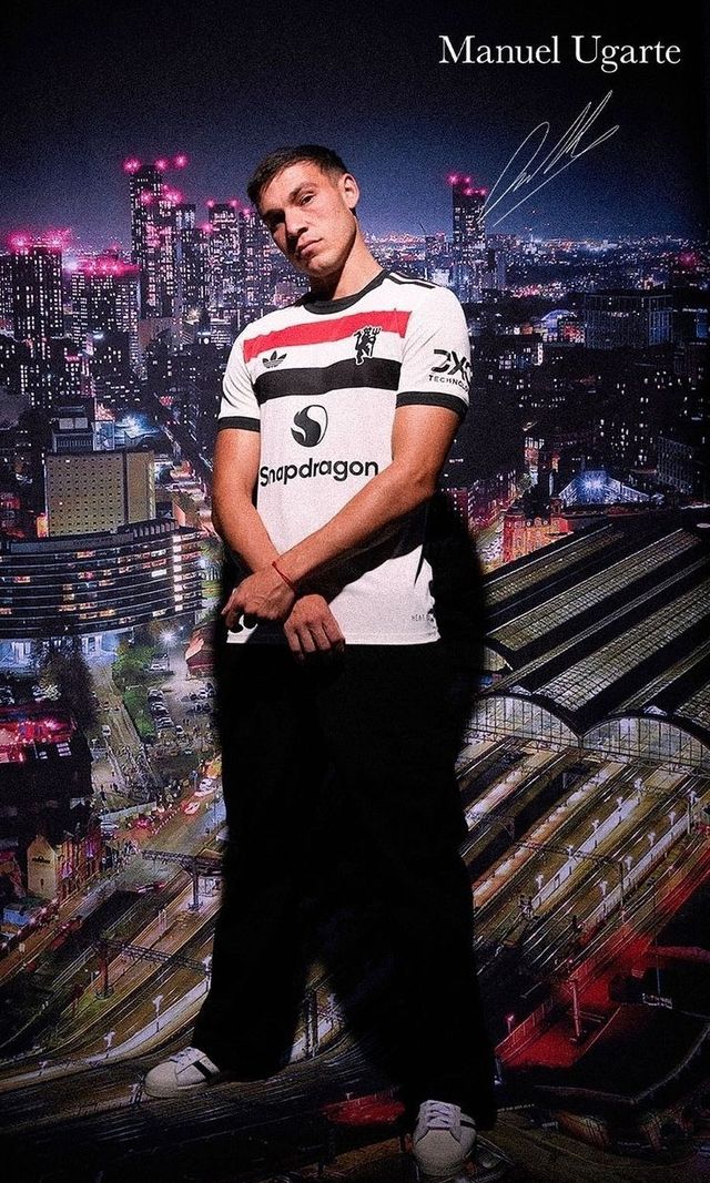 이강인 입단 동기 마누엘 우가르테, 절친 카를로스 솔레르가 결국 파리 생제르맹(PSG)을 떠나 각각 맨체스터 유나이티드, 웨스트햄 유나이티드로 이적했다. 프리미어리그 입성에 성공했다. 맨유는 31일 구단 공식 홈페이지를 통해 'PSG에서 우가르테를 영입했다. 2029년 6월까지 계약을 체결했고, 1년 더 연장할 수 있는 옵션이 있다'고 발표했다. 웨스트햄 역시 같은날 공식 홈페이지를 통해 '스페인 미드필더 솔레르를 임대 영입했다. 올 여름 구단의 9번째 영입 선수가 됐으며 PSG에서 2024-25시즌이 끝날 때까지 계약을 맺었다'고 솔레르의 합류를 발표했다. 솔레르가 웨스트햄에 임대된 셈이다. 솔레르는 스페인 발렌시아 시절부터 이강인과 한솥밥을 먹었다. 맨유 SNS