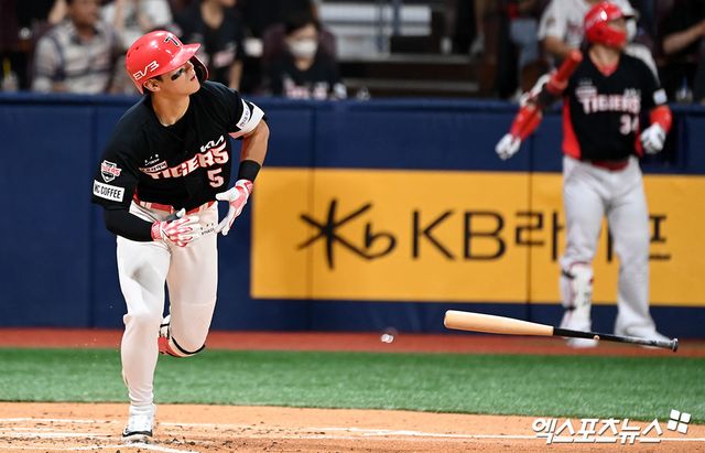 27일 오후 서울 구로구 고척스카이돔에서 열린 '2024 신한 SOL Bank KBO리그' KIA 타이거즈와 키움 히어로즈의 경기, 4회초 1사 1루 KIA 김도영이 투런 홈런을 날리고 있다. 엑스포츠뉴스 DB