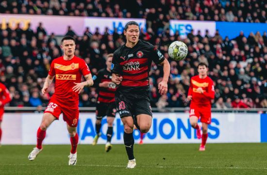 &nbsp;덴마크 미트윌란 스트라이커 조규성 복귀 시점이 미뤄지고 있다. 수술 이후 합병증으로 인해 두 번째 시즌 시작 시점이 불투명한 상황이다. 미트윌란은 7일 '조규성은 수술 이후 합병증을 겪었고 재활 기간이 연장됐다. 앞으로 몇 달 동안 경기에 나서지 못하게 될 것'이라고 알렸다. 연합뉴스