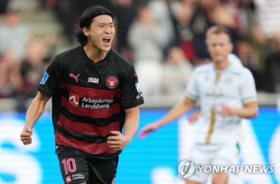 &nbsp;덴마크 미트윌란 스트라이커 조규성 복귀 시점이 미뤄지고 있다. 수술 이후 합병증으로 인해 두 번째 시즌 시작 시점이 불투명한 상황이다. 미트윌란은 7일 '조규성은 수술 이후 합병증을 겪었고 재활 기간이 연장됐다. 앞으로 몇 달 동안 경기에 나서지 못하게 될 것'이라고 알렸다. 미트윌란