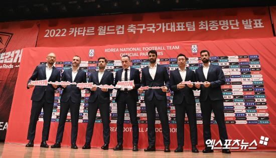 전북현대는&nbsp;8일 보도자료를 통해 지난&nbsp;2022 국제축구연맹(FIFA)&nbsp;카타르 월드컵 축구 국가대표팀 코치와&nbsp;2024년 황선홍 임시감독 체제 당시 수석코치로 활약한 마이클 김 한국명 김영민을 신임 테크니컬 디렉터로 선임한다고 밝혔다.&nbsp;엑스포츠뉴스DB