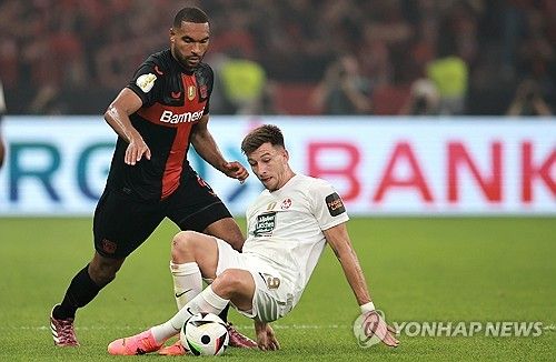 스카이스포츠 독일이 9일(한국시간) 바이엘 레버쿠젠이 뮌헨 이적을 원하는 요나단 타의 이적 데드라인을 설정했다고 보도했다.&nbsp;레버쿠젠은 내일 오전 7시까지 뮌헨의 공식 제안을 받을 예정이다. 연합뉴스