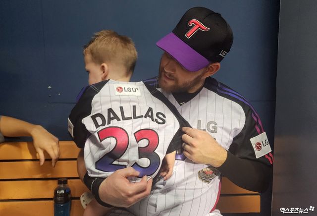 LG 내야수 오스틴과 그의 아들 달라스. 잠실, 박정현 기자