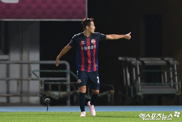 중국축구협회가 10일(한국시간) 공문을 통해 전 산둥 타이샨 소속 미드필더 손준호를 승부조작 혐의로 중국 내 영구 제명이라는 중징계를 내렸다.&nbsp;손준호의 에이전트는 이날 엑스포츠뉴스와의 통화에서 너무 당황스럽고 황당하다고 억울함을 호소했다. 기자회견도 조만간 열 예정이다. 엑스포츠뉴스DB