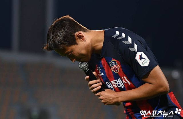 중국축구협회가 10일(한국시간) 공문을 통해 전 산둥 타이샨 소속 미드필더 손준호를 승부조작 혐의로 중국 내 영구 제명이라는 중징계를 내렸다.&nbsp;손준호의 에이전트는 이날 엑스포츠뉴스와의 통화에서 너무 당황스럽고 황당하다고 억울함을 호소했다. 기자회견도 조만간 열 예정이다. 엑스포츠뉴스DB