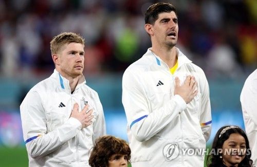 벨기에 매체 HLN이 11일(한국시간) 케빈 더브라위너가 현재 벨기에 대표팀에 불쾌함을 드러내며 대표팀을 그만둘 거라고 말했다고 전했다.&nbsp; 도메니코 테데스코 감독이 이끄는 벨기에는 지난 10일 프랑스 데신느에 있는 그루파마 스타디움에서 열린 프랑스와의 2024-2025시즌 유럽축구연맹(UEFA) 네이션스리그 리그 A 2조 2차전에서 0-2로 패했다. 연합뉴스