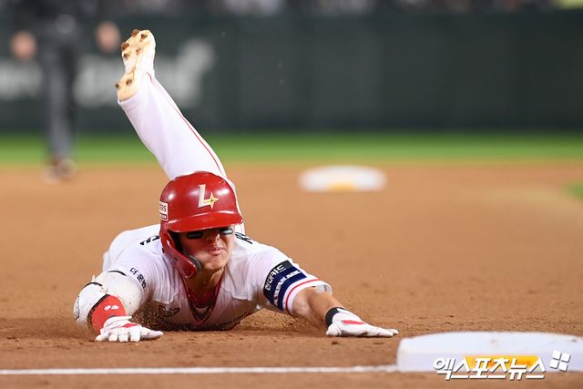 SSG 랜더스 내야수 정준재가 10일 인천 SSG랜더스필드에서 열린 2024 신한 SOL Bank KBO리그 한화 이글스와의 팀 간 15차전에 2번타자 겸 2루수로 선발출전,&nbsp;4타수 3안타 1도루 2득점을 기록하며 팀의 3연승을 이끌었다. 사진 고아라 기자