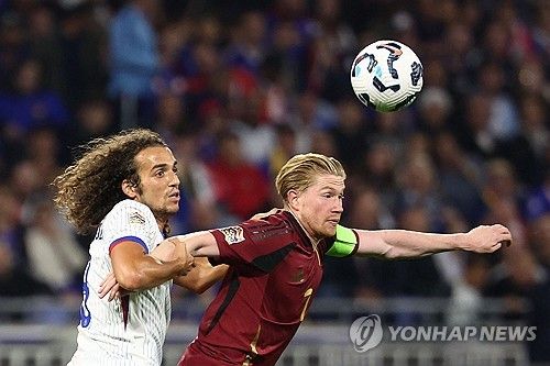 벨기에 매체 HLN이 11일(한국시간) 케빈 더브라위너가 현재 벨기에 대표팀에 불쾌함을 드러내며 대표팀을 그만둘 거라고 말했다고 전했다.&nbsp; 도메니코 테데스코 감독이 이끄는 벨기에는 지난 10일 프랑스 데신느에 있는 그루파마 스타디움에서 열린 프랑스와의 2024-2025시즌 유럽축구연맹(UEFA) 네이션스리그 리그 A 2조 2차전에서 0-2로 패했다. 연합뉴스