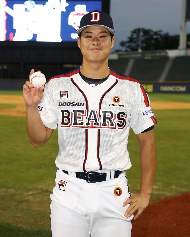 두산 베어스 우완 영건 최종인이 16일 서울 잠실야구장에서 열린 2024 신한 SOL Bank KBO리그 키움 히어로즈와의 팀 간 16차전에&nbsp;서 1이닝 1볼넷 1탈삼진 무실점을 기록, 프로 데뷔 첫승을 따냈다. 사진 두산 베어스