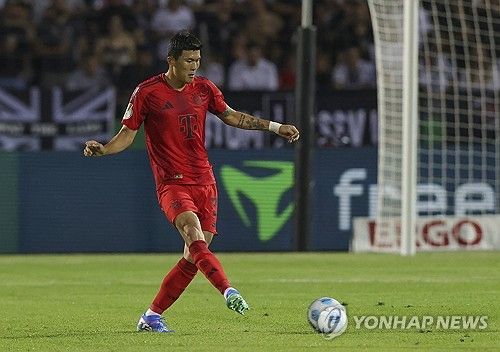 김민재가 다시 철벽 모드로 돌아와 바이에른 뮌헨의 무실점 승리에 기여했으나 독일 언론은 여전히 삐딱한 시선으로 보고 있다. 독일 언론 빌트가 김민재의 포지셔닝과 경기 중 사소한 실수들을 지적하며 낮은 평점을 줬다. 연합뉴스