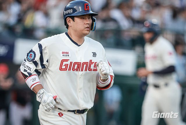 지난 6월 부상으로 2024 시즌을 조기 마감한 롯데 자이언츠 포수 유강남. 사진 롯데 자이언츠