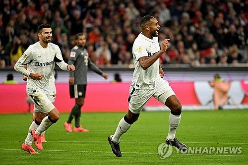 '철기둥' 김민재가 다시 한 번 나폴리 시절 경기력을 보여줬다. 바이엘 레버쿠젠을 상대로 공중볼을 지배하며 탄탄한 수비를 펼쳤다. 독일 현지 매체들은 김민재가 이날 최고의 선수였다며 긍정적인 평가를 내렸다. 연합뉴스