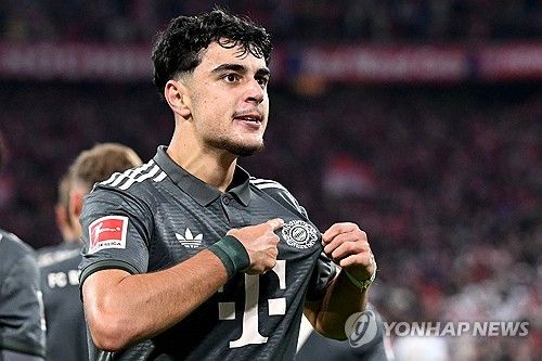 '철기둥' 김민재가 다시 한 번 나폴리 시절 경기력을 보여줬다. 바이엘 레버쿠젠을 상대로 공중볼을 지배하며 탄탄한 수비를 펼쳤다. 독일 현지 매체들은 김민재가 이날 최고의 선수였다며 긍정적인 평가를 내렸다. 연합뉴스