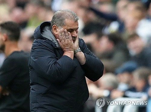 영국 매체 풋볼런던이 지난 3일(한국시간) 손흥민이 뉴캐슬 원정에서 포스테코글루 감독에게 소리치며 결정을 요구해야 했다며 혼란스러웠던 프리킥 상황에 대해 전했다.&nbsp;연합뉴스