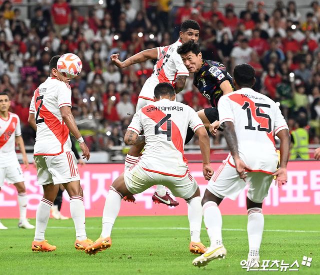 알라니아스포르는 6일 구단 홈페이지를 통해 '지난 시즌 임대로 뛰었던 황의조와 1년 계약을 체결했다. 황의조가 다시 올라온 것을 환영한다'는 말로 황의조 완전이적 사실을 공개했다. SNS를 통해서도 '알라니아스포르에 돌아온 황의조를 환영합니다! 우리 구단은 지난 시즌 우리팀에서 임대선수로 뛰었던 한국의 센터포워드 황의조 선수와 1년 계약을 체결했습니다. 우리 가족이 된 것을 환영합니다. 황의조 선수!'라며 뜨거운 환영 의사를 전했다. 황의조는 2022년 8월 입성했던 잉글리시 프리미어리그 노팅엄 포레스트에서 공식전을 단 1초도 뛰어보지 못하고 결별하게 됐다. 엑스포츠뉴스DB