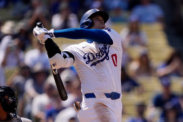 다저스 오타니는 9일(한국시간) 다저스타디움에서 열린 '2024 메이저리그' 클리블랜드전에서 1번 지명타자로 선발 출전했다. 이날 46호 홈런을 터트려 50-50달성에 한걸음 더 다가섰다. 연합뉴스 AP