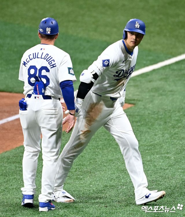 21일 오후 서울 구로구 고척스카이돔에서 열리는 '메이저리그(MLB) 월드투어 서울시리즈 2024' LA 다저스와 샌디에이고 파드리스의 경기, 2회말 2사 2,3루 다저스 오타니가 1타점 희생플라이를 날린 후 더그아웃으로 향하고 있다. 엑스포츠뉴스 DB