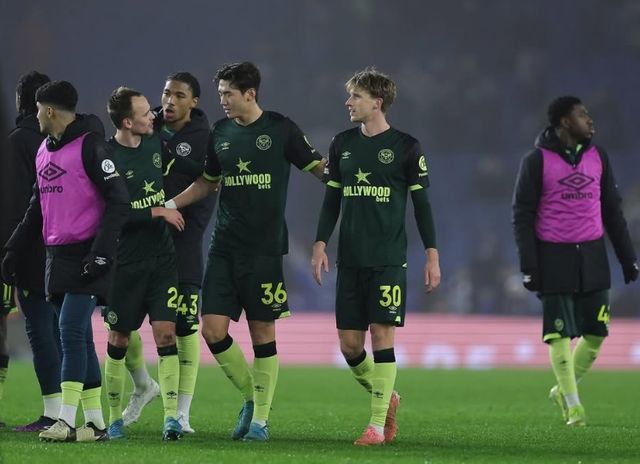 김지수 소속팀 브렌트포드가 11일(한국시간) 영국 브렌트포드에 있는 지테크 커뮤니티 스타디움에서 열린 플리머스 아가일(2부)와의 2024-2025시즌 FA컵 3라운드 홈경기에서 0-1 충격 패를 당했다.&nbsp; 최근 프리미어리그 데뷔전을 치른 김지수가 이날 경기 센터백으로 선발 출장해 팀 선발 데뷔전을 치렀다. 지난 2023년 브렌트포드 입단 이후 1년 반 만에 달성한 성과다.&nbsp;브렌트포드