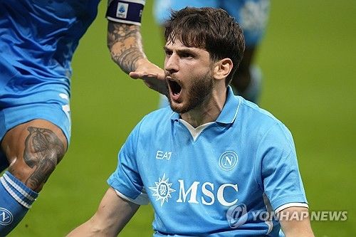 이적시장 전문 기자 파브리치오 로마노가 12일(한국시간) 자신의 사회관계망서비스(SNS) 인스타그램을 통해 흐비차 크바라첼리아와 PSG가 개인 합의에 성공했다고 전했다.&nbsp;연합뉴스