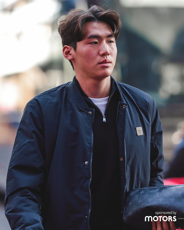 김지수 소속팀 브렌트포드가 11일(한국시간) 영국 브렌트포드에 있는 지테크 커뮤니티 스타디움에서 열린 플리머스 아가일(2부)와의 2024-2025시즌 FA컵 3라운드 홈경기에서 0-1 충격 패를 당했다.&nbsp; 최근 프리미어리그 데뷔전을 치른 김지수가 이날 경기 센터백으로 선발 출장해 팀 선발 데뷔전을 치렀다. 지난 2023년 브렌트포드 입단 이후 1년 반 만에 달성한 성과다.&nbsp;브렌트포드