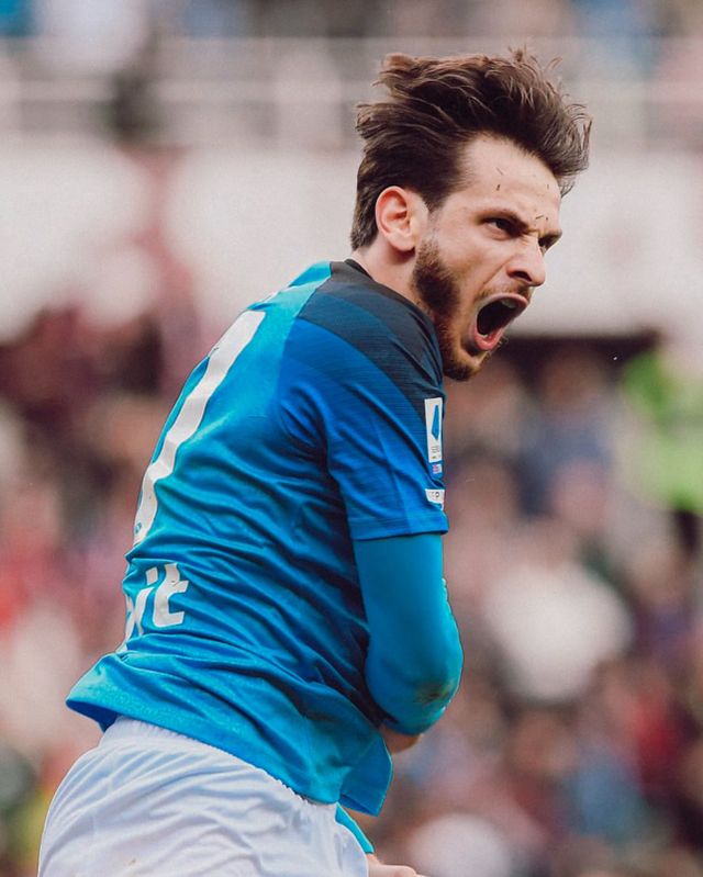 이적시장 전문 기자 파브리치오 로마노가 12일(한국시간) 자신의 사회관계망서비스(SNS) 인스타그램을 통해 흐비차 크바라첼리아와 PSG가 개인 합의에 성공했다고 전했다.&nbsp;나폴리