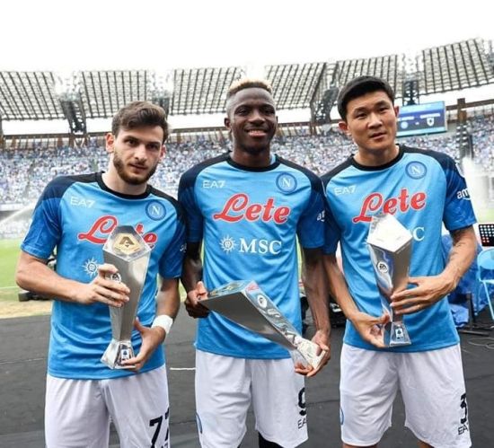 조지아 국적으로 이탈리아에서 활동하는 라샤 코키아쉬빌리가 14일(한국 시각) 흐비차 크바라첼리아가 나폴리에서 PSG로 이적한다고 확인했다.&nbsp;나폴리