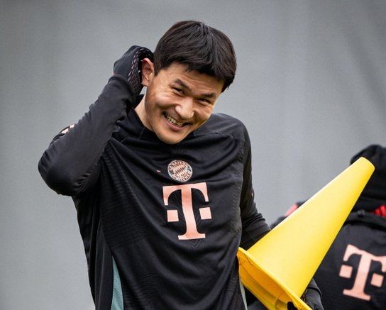 뮌헨이 15일(한국시간) 독일 뮌헨에 있는 사베르너 슈트라세 훈련장에서 호펜하임과의 경기 전 훈련을 진행했다. 이날 김민재도 동료들과 함께 밝은 표정으로 훈련에 임했다.&nbsp;13일 하루 훈련에 제외된 김민재는 휴식을 취한 뒤 바로 팀 훈련에 복귀해 16일 오전 4시 30분 알리안츠 아레나에서 열리는 호펜하임과의 분데스리가 17라운드에 선발 출전 가능성을 높였다. 뮌헨