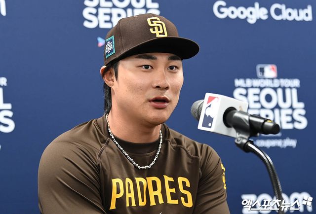 16일 오후 서울 구로구 고척스카이돔에서 '2024 메이저리그 월드투어 서울 시리즈' 샌디에이고 파드리스 공식 기자회견이 진행됐다. 이날 기자회견에 참석한 샌디에이고 김하성이 취재진의 질문에 답하고 있다. 엑스포츠뉴스 DB