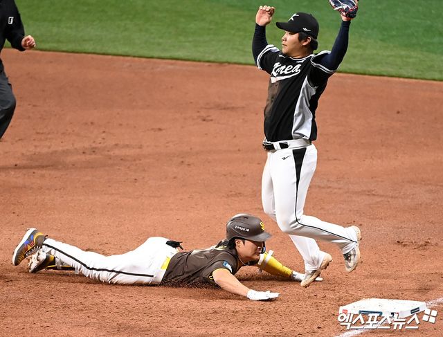 17일 서울 구로구 고척스카이돔에서 열린 '메이저리그 월드투어 서울시리즈 2024' 스페셜 매치 샌디에이고 파드리스와 팀 코리아의 경기, 3회말 2사 1루 샌디에이고 김하성이 좌중간 안타를 날린 후 귀루하고 있다. 엑스포츠뉴스 DB
