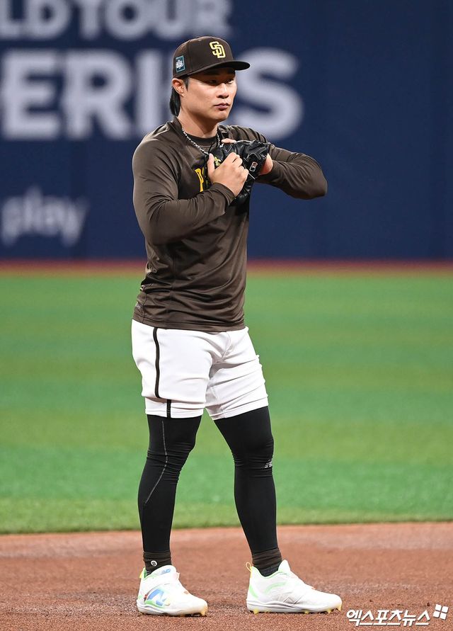 16일 오후 서울 구로구 고척스카이돔에서 '2024 메이저리그 월드투어 서울 시리즈' 샌디에이고 파드리스 훈련이 진행됐다. 이날 훈련에 참석한 샌디에이고 김하성이 수비 훈련을 준비하고 있다. 엑스포츠뉴스 DB