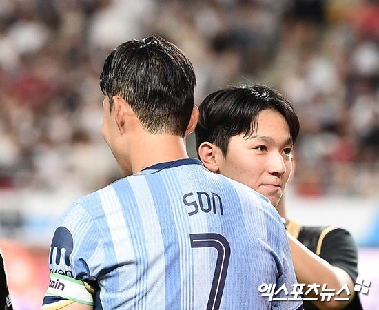 2006년생 양민혁은 지난해 K리그를 수놓은 한국 최고 유망주다. 하지만 토트넘에서는 기를 펴지 못하고 있다. 1군 데뷔는커녕 유소년 아카데미부터다시 시작해야 할 판이다.&nbsp;손흥민의 조언이 현실로 다가온 상황이다. 손흥민은 K리그와 프리미어리그는 다르며, 프리미어리그에서도 최고의 선수로 성장하기 위해서는 언어, 문화, 피지컬, 인성, 가족과 떨어져 혼자 지내는 것 등 모든 게 완벽히 준비돼야 한다고 직설적인 조언을 남긴 적이 있다. 엑스포츠뉴스DB