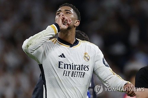 스페인 매체 '피차헤스'가 19일(한국시간) 사우디아라비아가 레알 마드리드 에이스 벨링엄 이적 가능성을 타진하고 있다고 전했다.&nbsp;연합뉴스