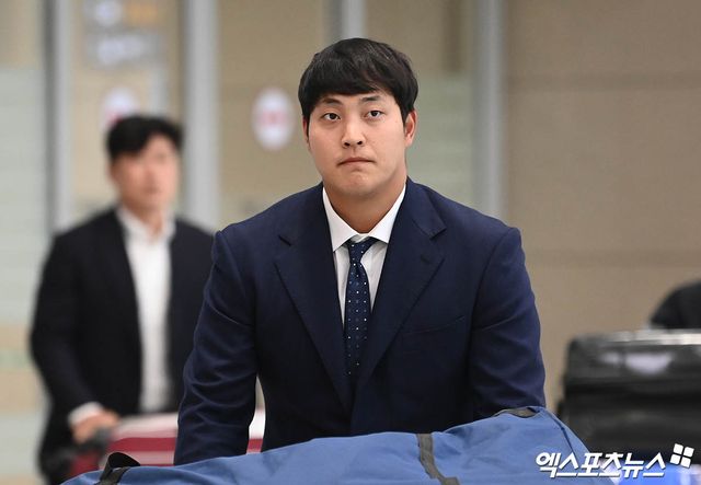 키움 히어로즈가 2024 스프링 캠프를 마치고 6일 오전 인천국제공항을 통해 귀국했다. 키움 조상우가 입국장을 나서고 있다. 엑스포츠뉴스 DB