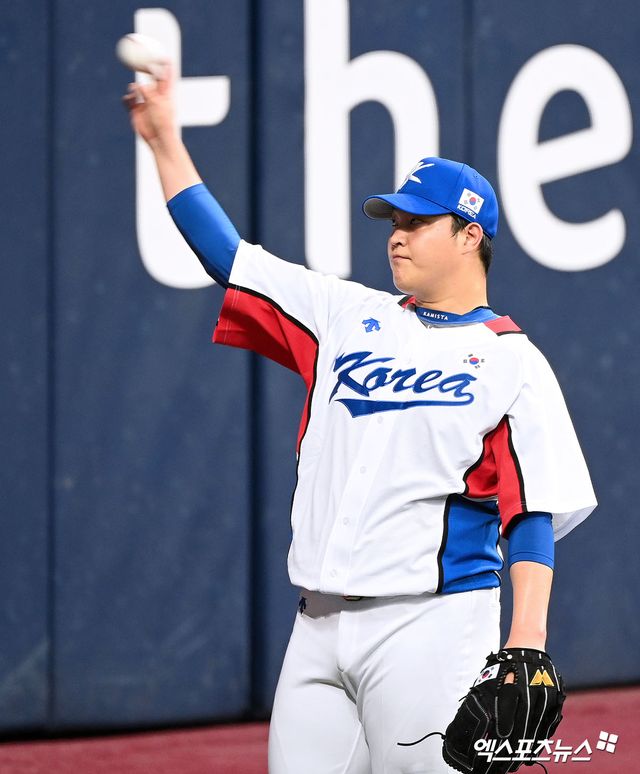 도쿄올림픽에 출전하는 대한민국 야구대표팀이 17일 오후 서울 구로구 고척스카이돔에서 훈련을 가졌다. 조상우가 캐치볼을 하고 있다. 엑스포츠뉴스 DB