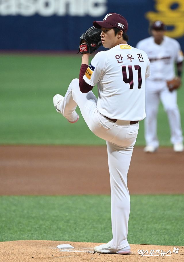 키움 투수 안우진은 현재 사회복무요원으로 병역을 해결하고 있다. 소집 해제는 오는 9월이다. 팀이 포스트시즌에 진출한다면, 빅게임 피처 안우진을 볼 수 있을지도 모르겠다. 엑스포츠뉴스 DB