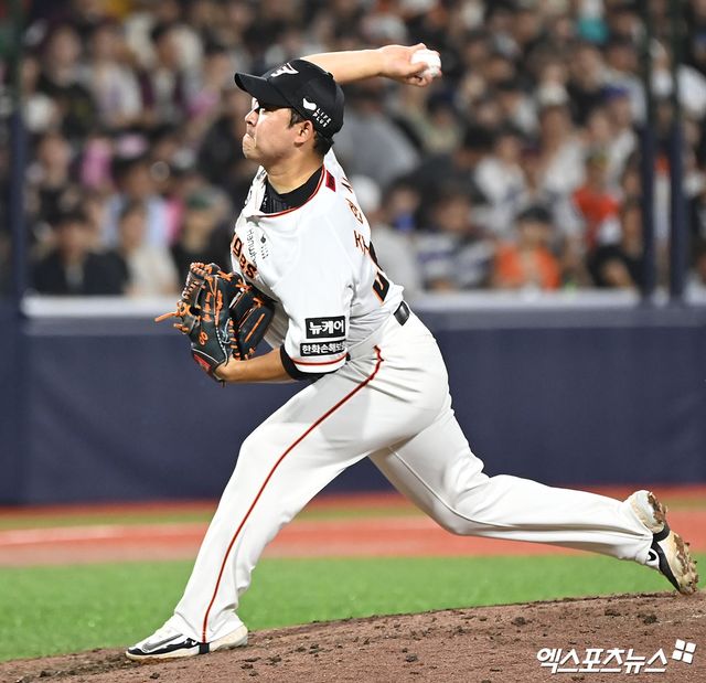 18일 오후 충북 청주야구장에서 열린 '2024 신한 SOL Bank KBO리그' 키움 히어로즈와 한화 이글스의 경기, 9회초 한화 주현상이 공을 힘차게 던지고 있다. 엑스포츠뉴스DB