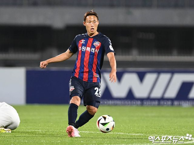 대한축구협회는 24일 보도자료를 통해 국제축구연맹(FIFA)이 손준호의 징계를 전세계로 확대해달라는 중국축구협회의 요청이 기각됐다는 공문을 보냈다고 발표했다. 중국축구협회는 지난해 9월 손준호에게 영구 출전 정지 처분을 내리고 FIFA에 이의를 제기해 처벌 범위를 확대할 것을 요청했는데 FIFA가 기각함에 따라 손준호의 그라운드 복귀 가능성이 떠올랐다. 엑스포츠뉴스DB