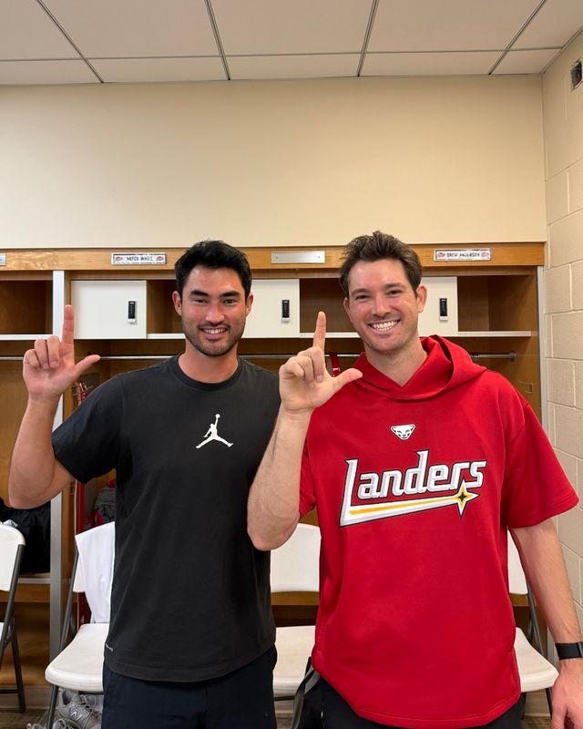 왼쪽부터 SSG 랜더스 미치 화이트와 드류 앤더슨. SSG 랜더스