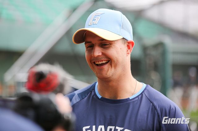 2025 시즌 KBO리그 롯데 자이언츠에서 뛰게 된 미국 출신 좌완 터커 데이비슨이 25일 대만 1차 스프링캠프에 합류했다. 사진 롯데 자이언츠