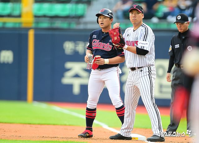 前 롯데 외야수 허일(왼쪽)은 클리블랜드 마이너리그 타격 코치 계약을 맺었다. 현지 대학팀 등 아마추어 단계부터 지도자 생활을 시작해 메이저리그 구단에서 지도자를 할 꿈을 이뤘다. 엑스포츠뉴스 DB