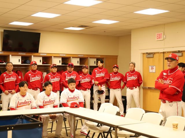 SSG 랜더스가 26일 미국 플로리다주 베로비치에서 스프링캠프 첫 공식 훈련을 시작했다. SSG 랜더스