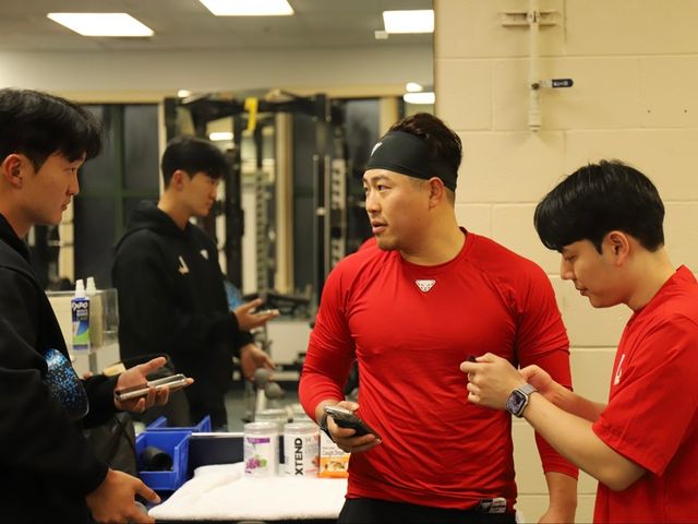 SSG 랜더스가 26일 미국 플로리다주 베로비치에서 스프링캠프 첫 공식 훈련을 시작했다. SSG 랜더스